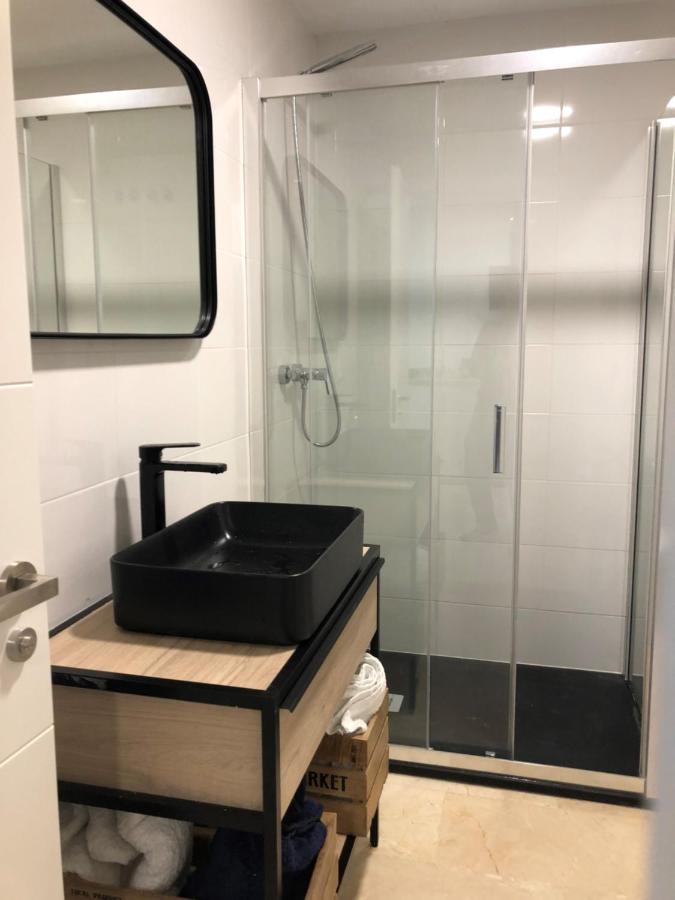 Moderno Apartamento En Primera Linea Paseo Maritimo Фуэнхирола Экстерьер фото