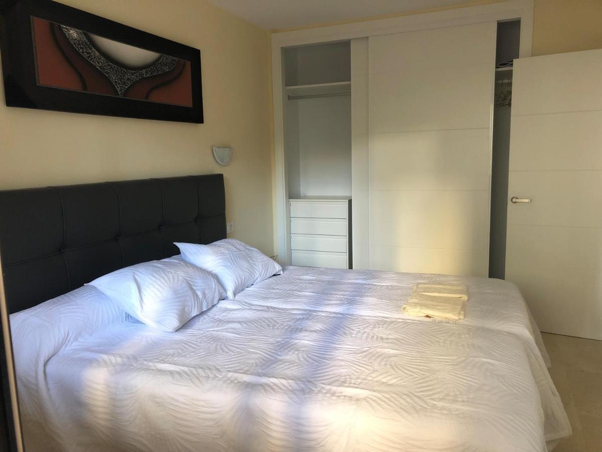 Moderno Apartamento En Primera Linea Paseo Maritimo Фуэнхирола Экстерьер фото