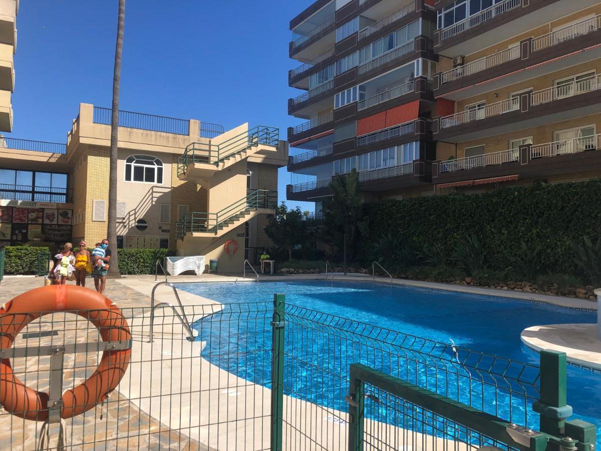 Moderno Apartamento En Primera Linea Paseo Maritimo Фуэнхирола Экстерьер фото