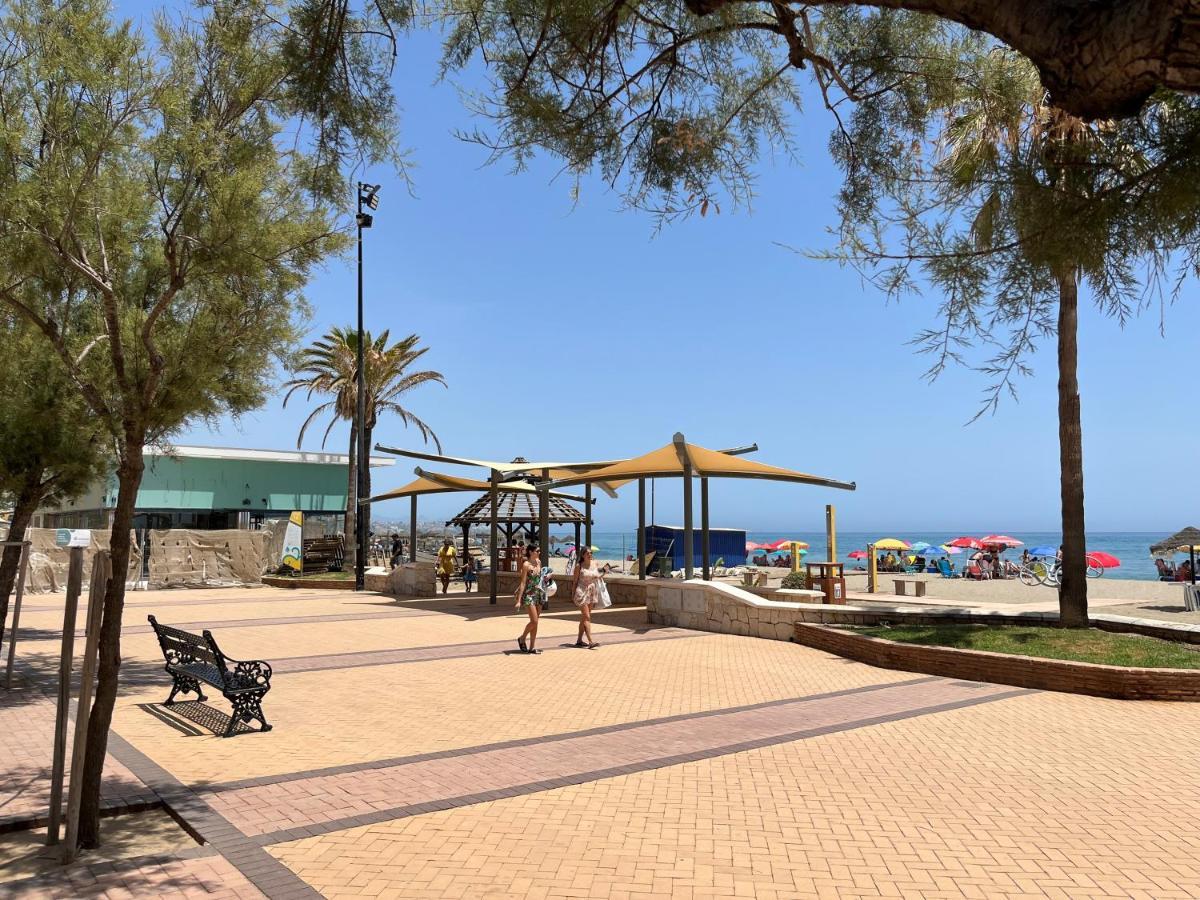 Moderno Apartamento En Primera Linea Paseo Maritimo Фуэнхирола Экстерьер фото