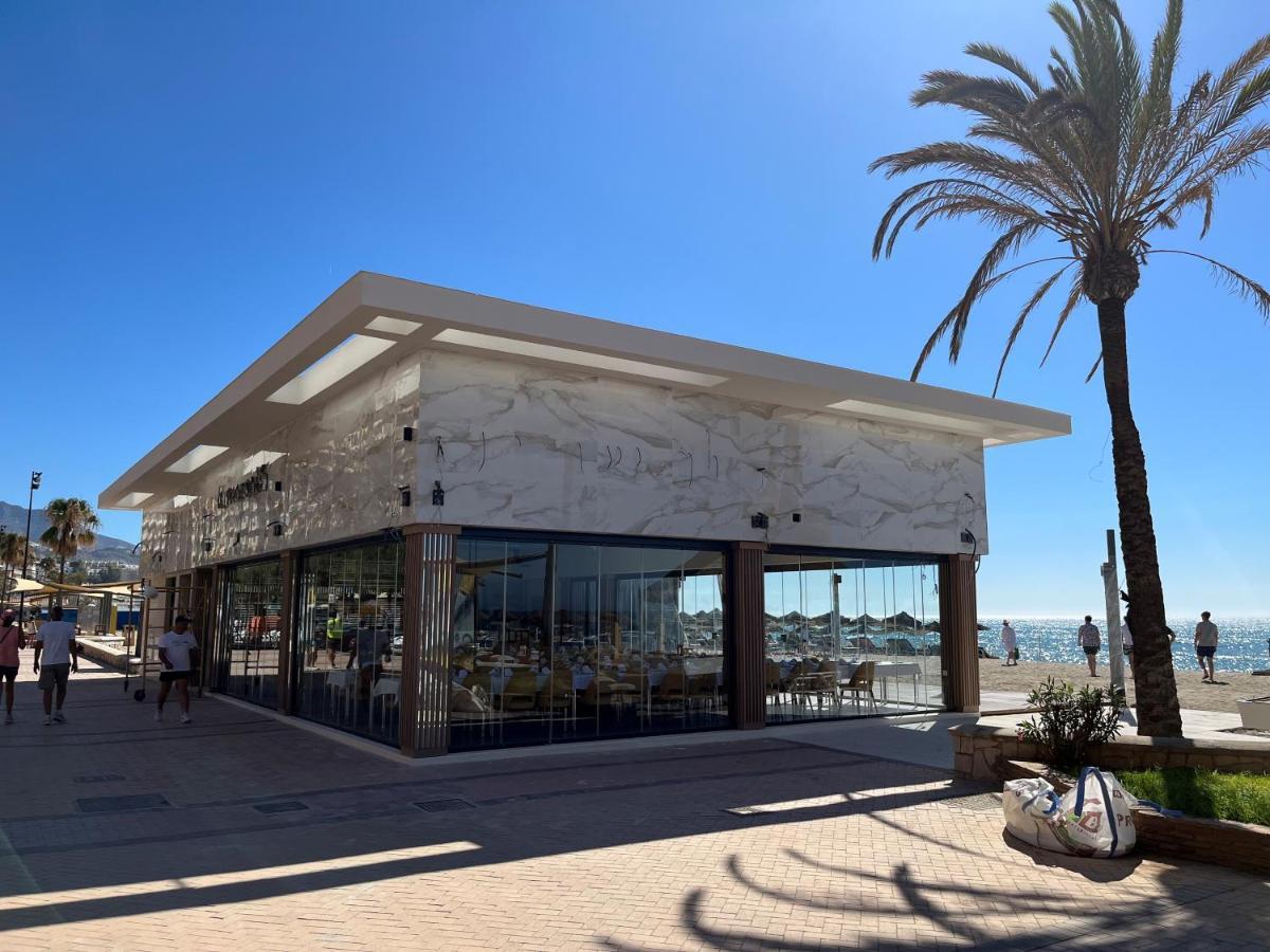 Moderno Apartamento En Primera Linea Paseo Maritimo Фуэнхирола Экстерьер фото